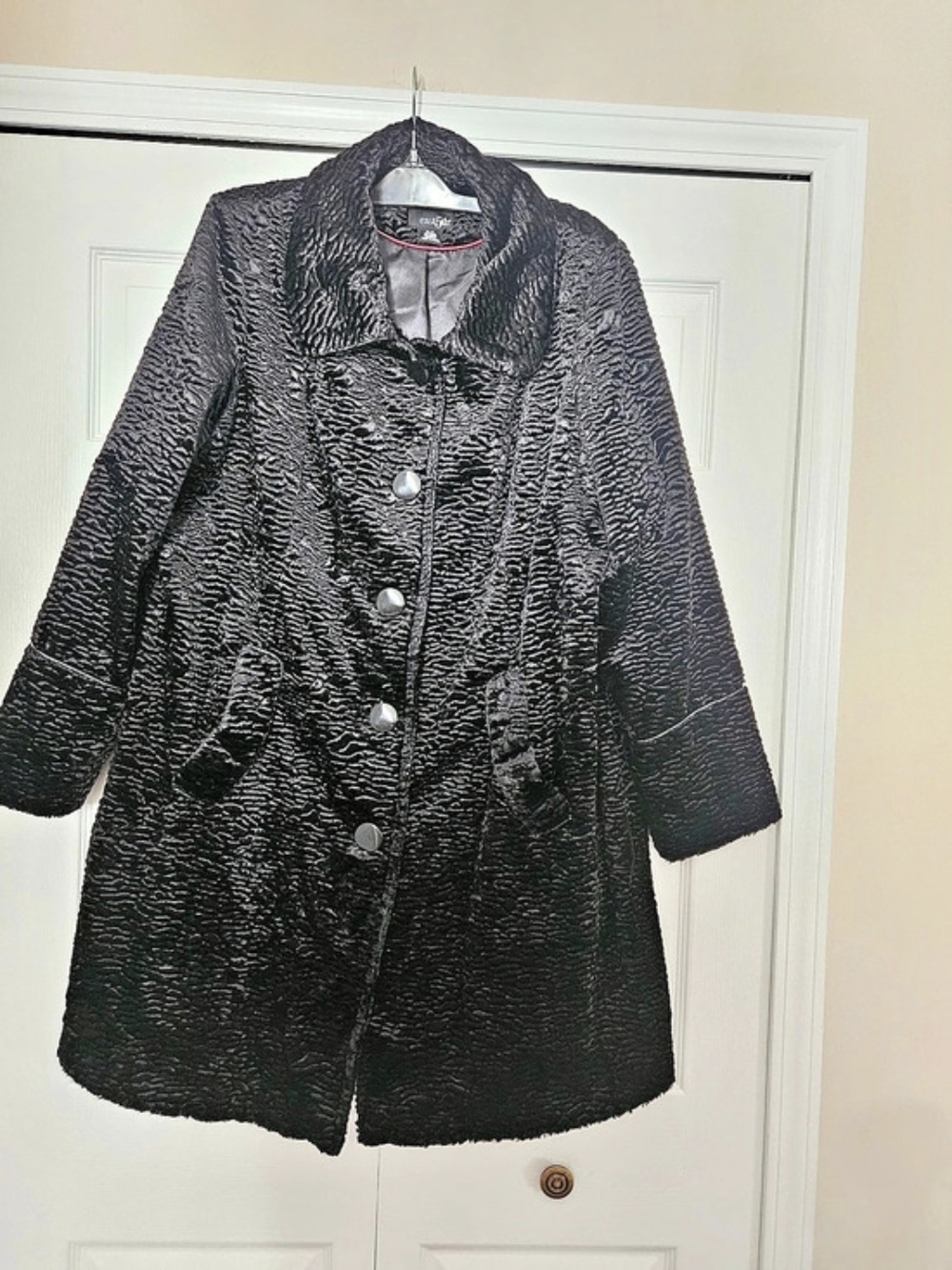 East 5th Textured Faux Fur Coat in Black Size 1X